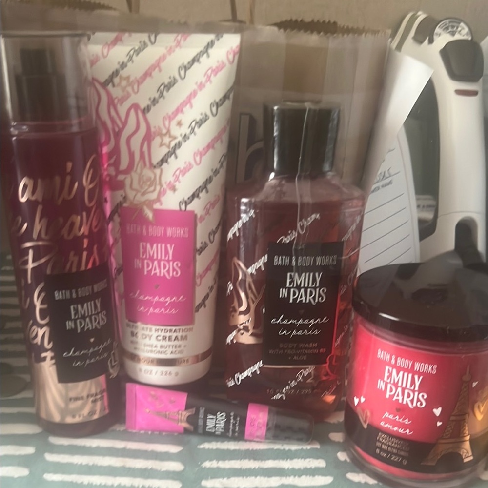 Bath & Body Works Emily in Paris Set - Pink